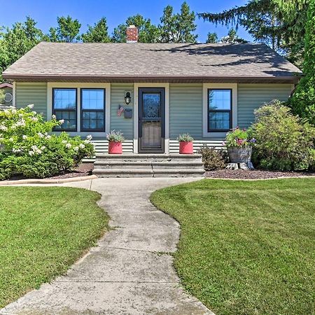 Modern Home With Backyard, 1 Mi To Dtwn Sturgeon Bay Exterior photo