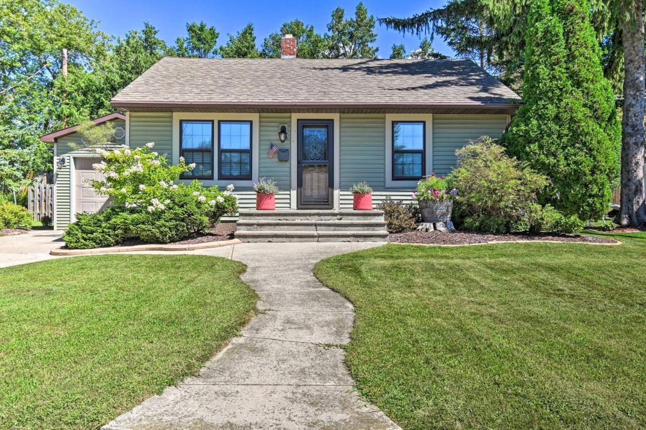 Modern Home With Backyard, 1 Mi To Dtwn Sturgeon Bay Exterior photo