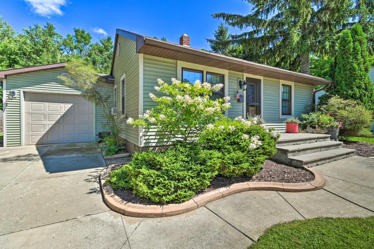 Modern Home With Backyard, 1 Mi To Dtwn Sturgeon Bay Exterior photo