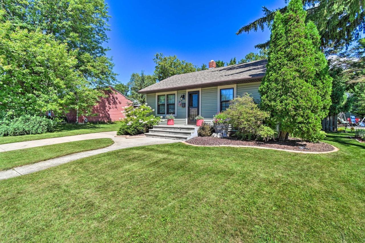 Modern Home With Backyard, 1 Mi To Dtwn Sturgeon Bay Exterior photo